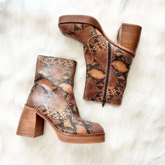 NIB Free People Ruby Platform Ankle Boots in Brown Snake Size 40 (9.5) - Picture 4 of 9